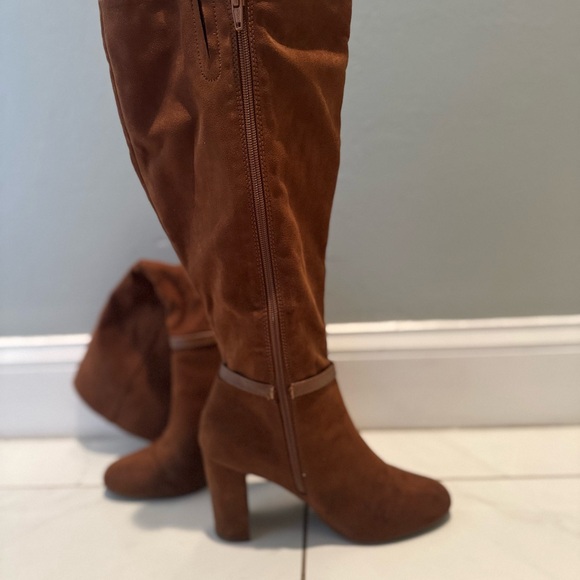 Brown Suede Women's Boots - Picture 4 of 5